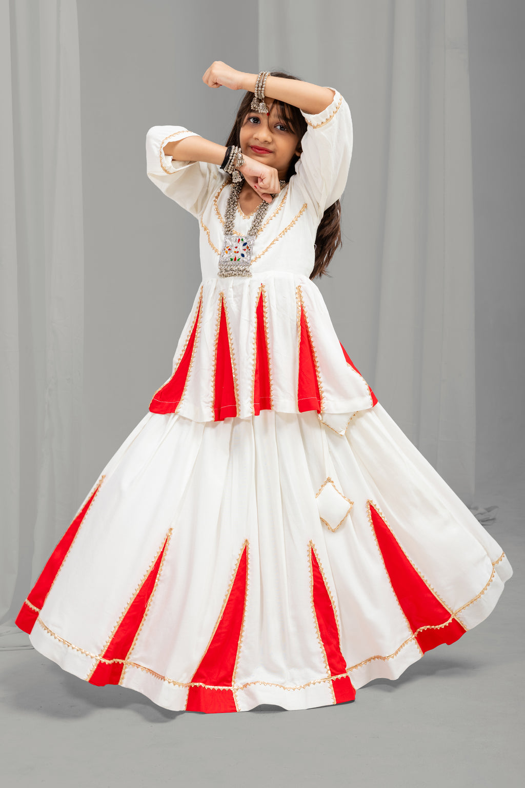 Ratna Hansa | Desc pending