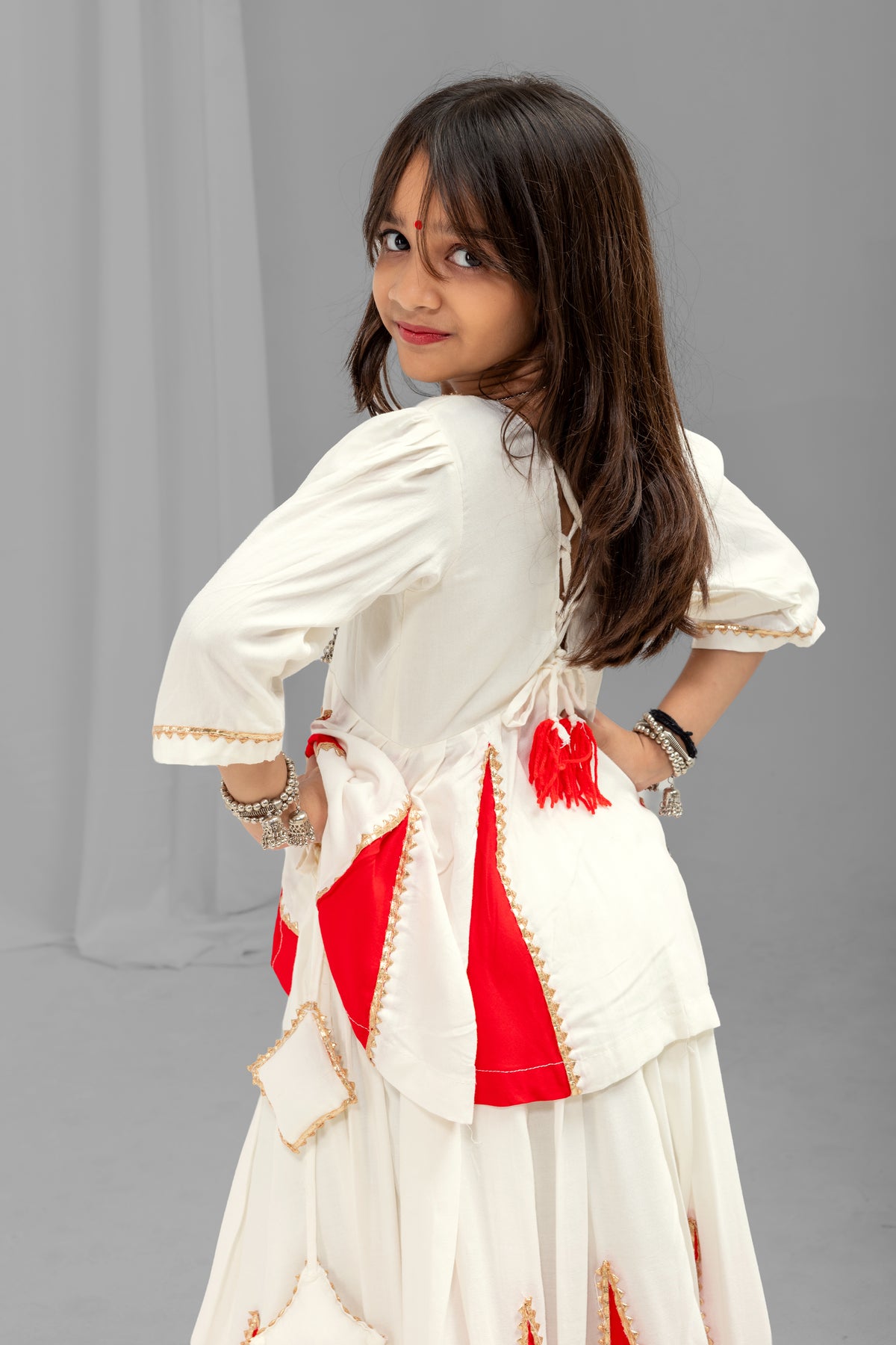 Ratna Hansa | Desc pending