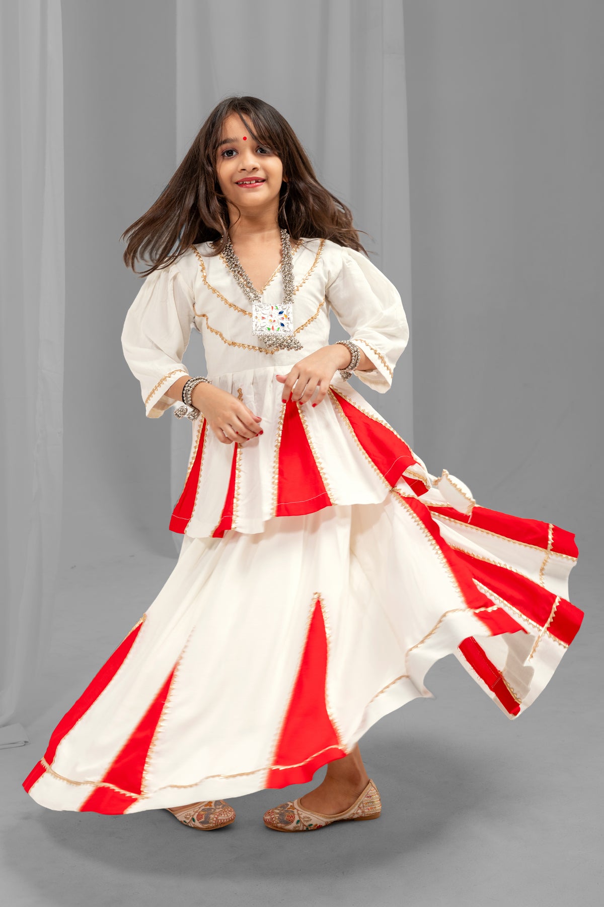 Ratna Hansa | Desc pending Main image